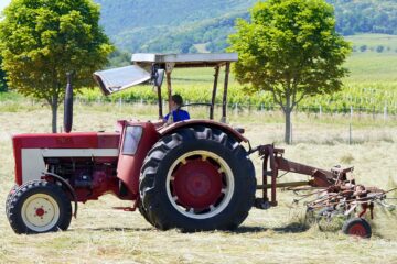 tractor, agriculture, farm-7263617.jpg